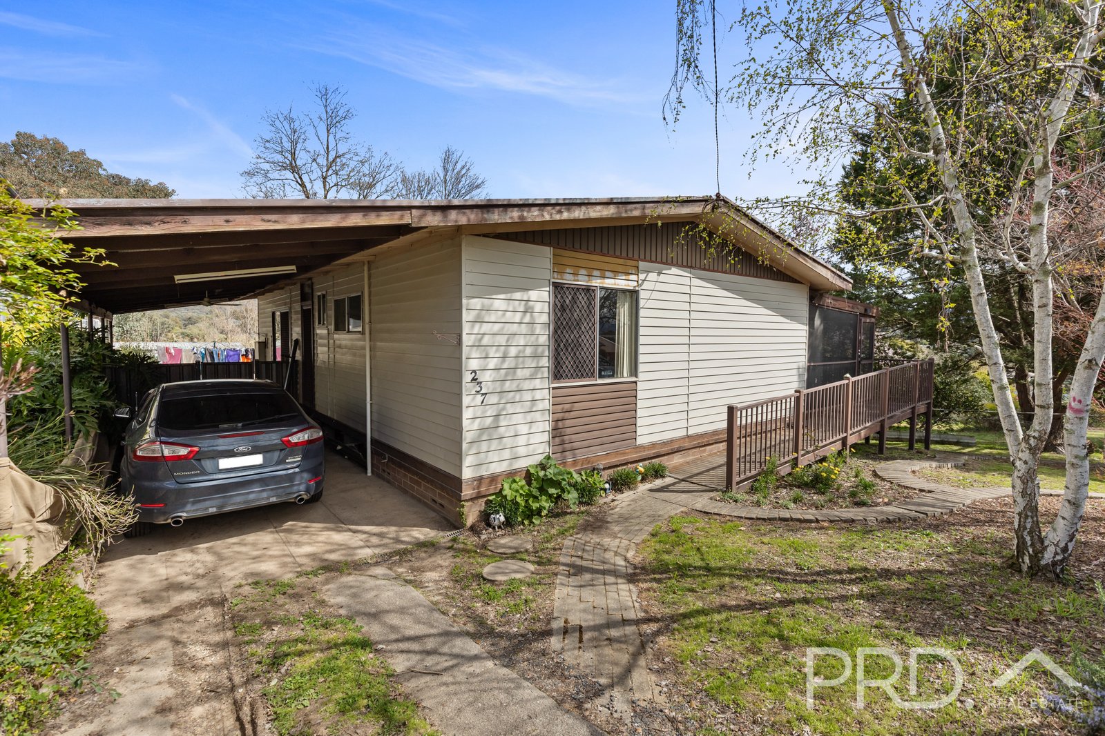 237 Capper Street TUMUT 14