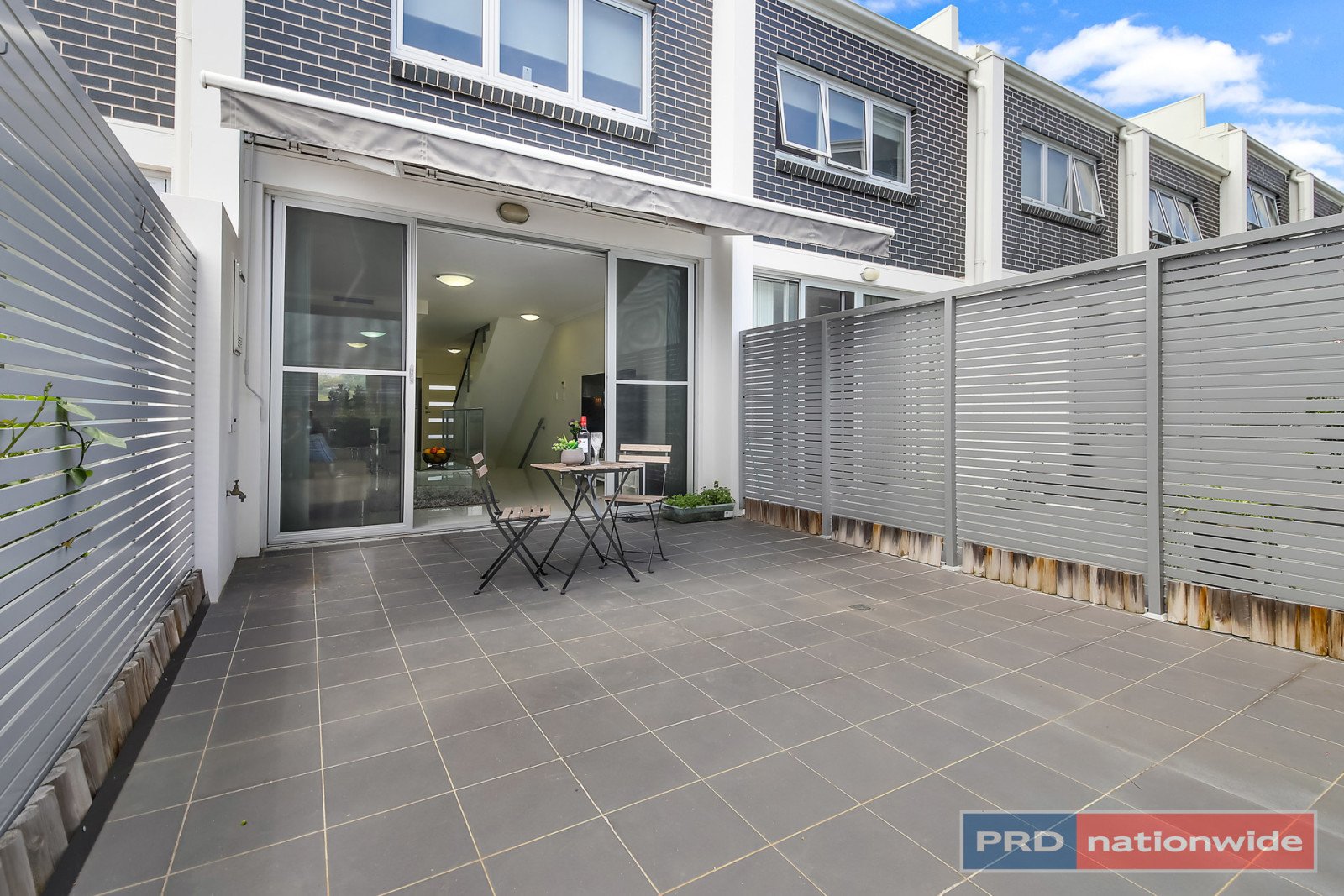 2/37 Forest Rd  HURSTVILLE 8