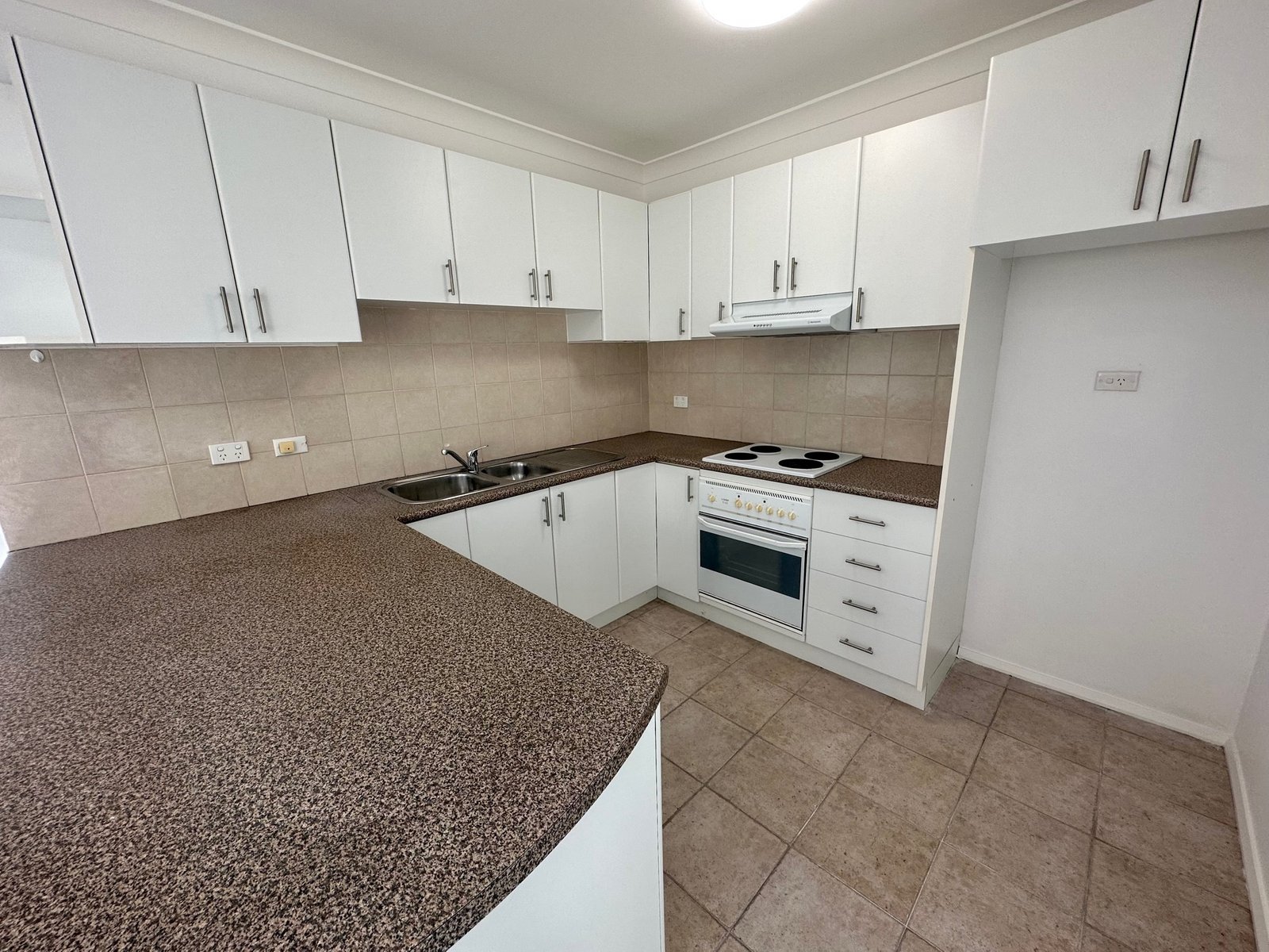2/37 Lucas Avenue MALABAR 2