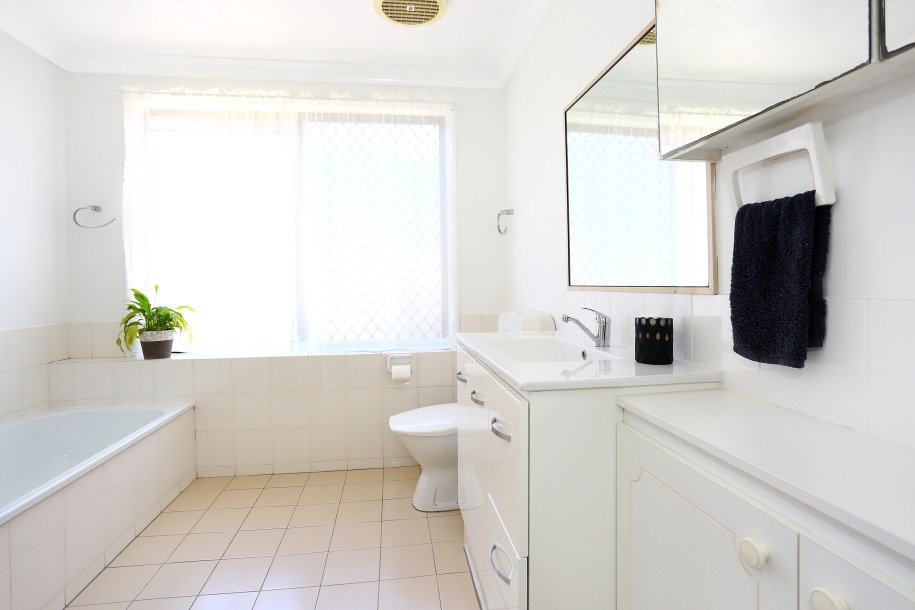 237 Ron Penhaligon Way ROBINA 18