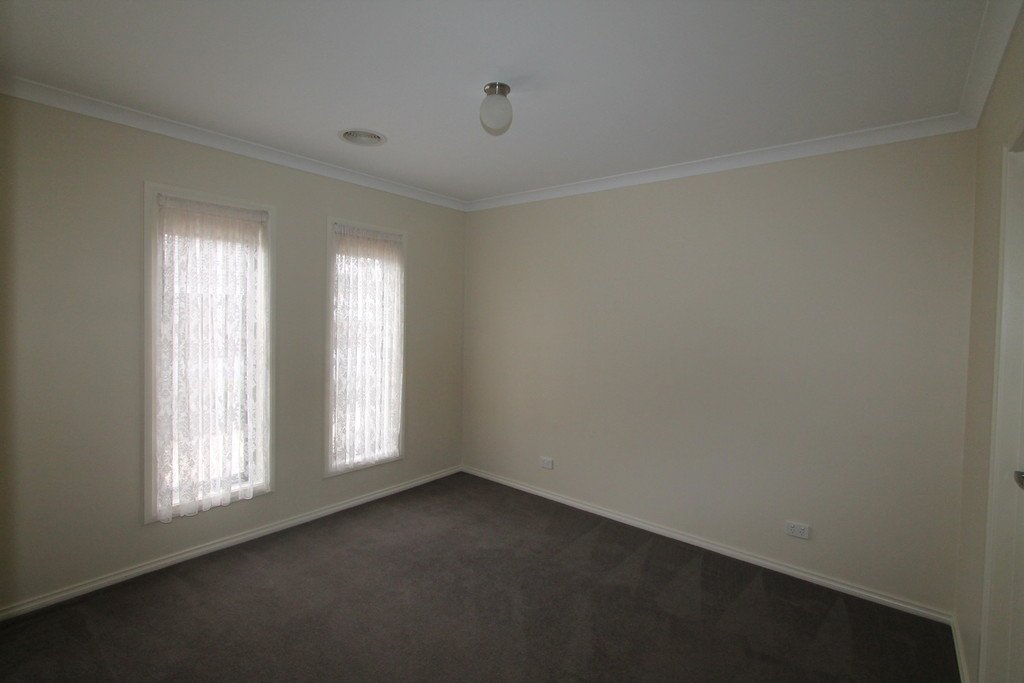 2/37 Victoria Street CRESWICK 3