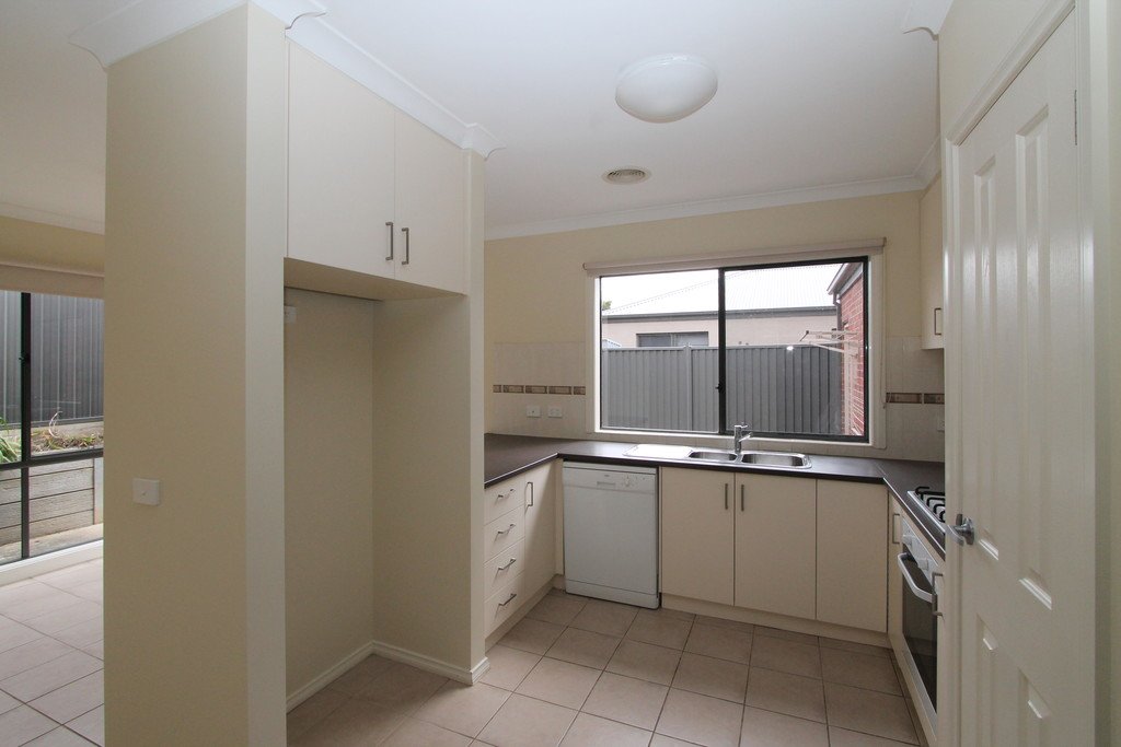 2/37 Victoria Street CRESWICK 6