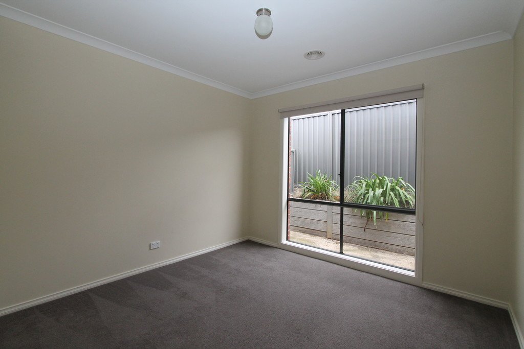 2/37 Victoria Street CRESWICK 8