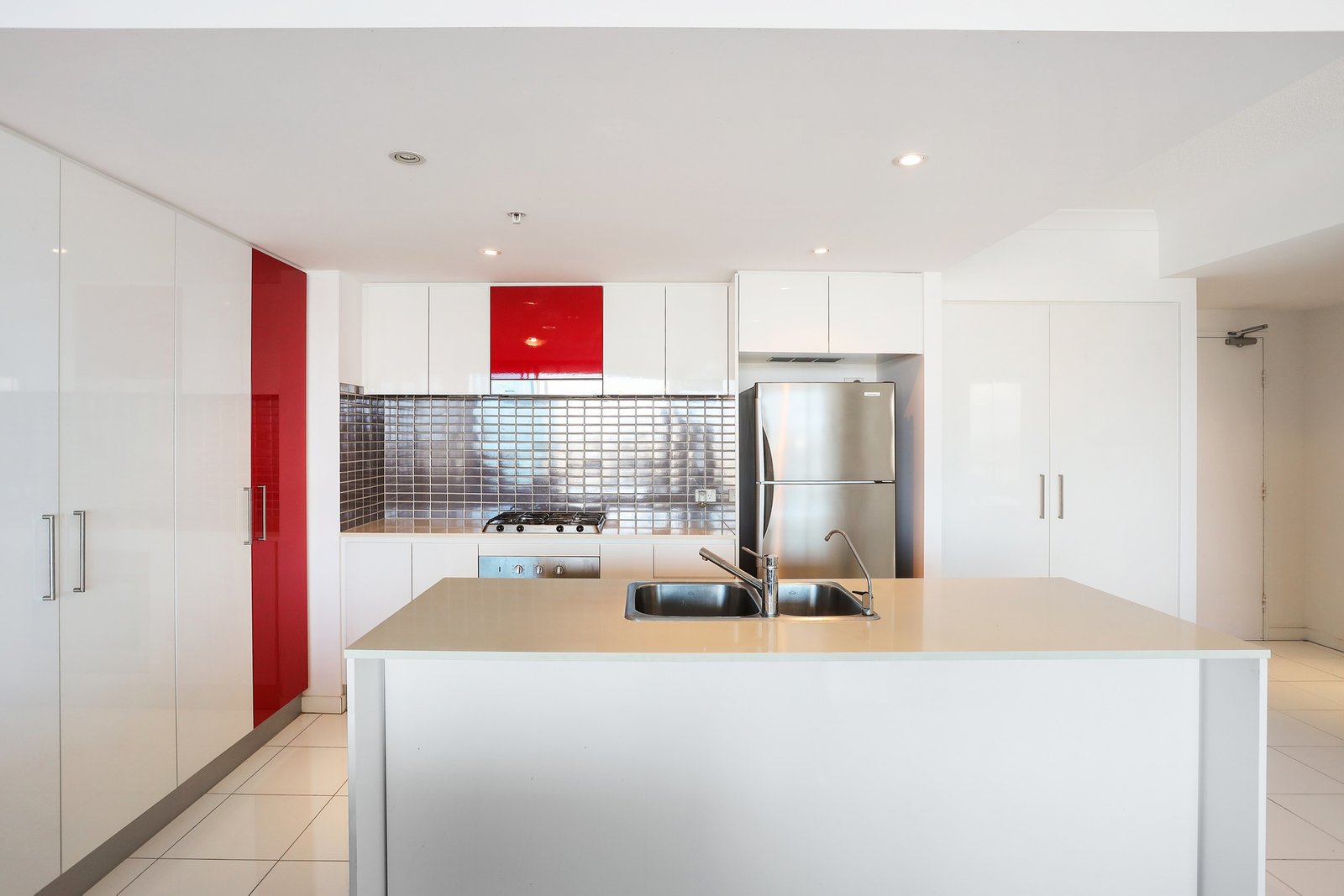 23703/5 Lawson Street SOUTHPORT 7