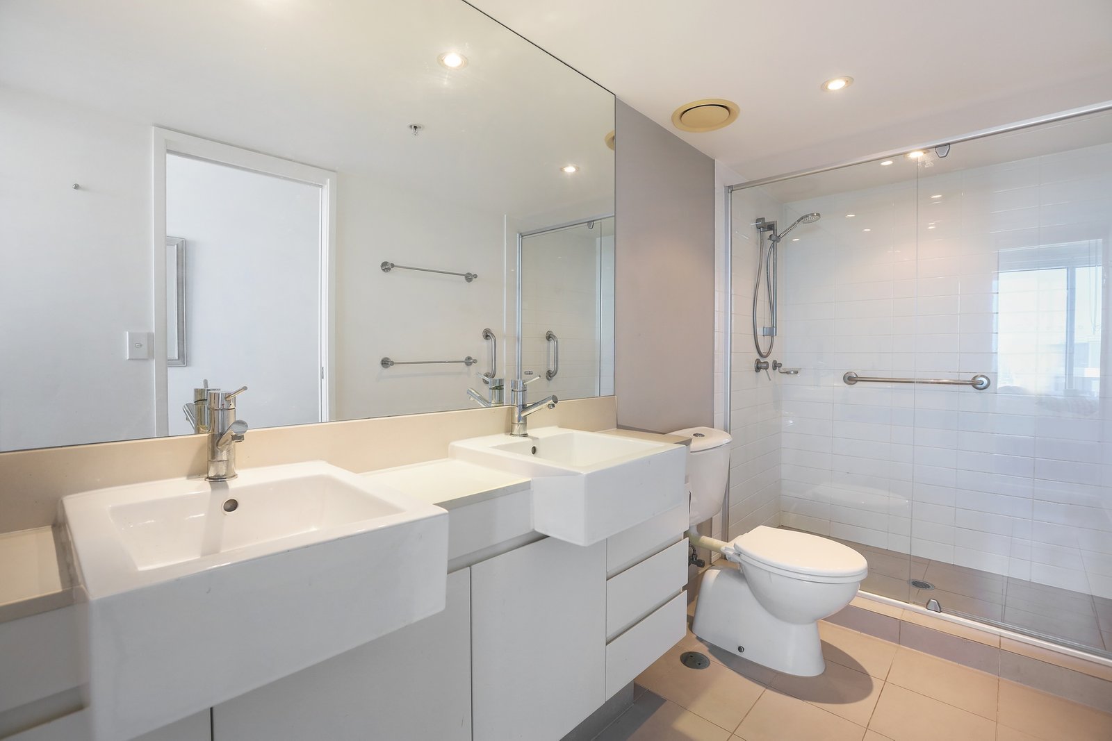 23703/5 Lawson Street SOUTHPORT 10