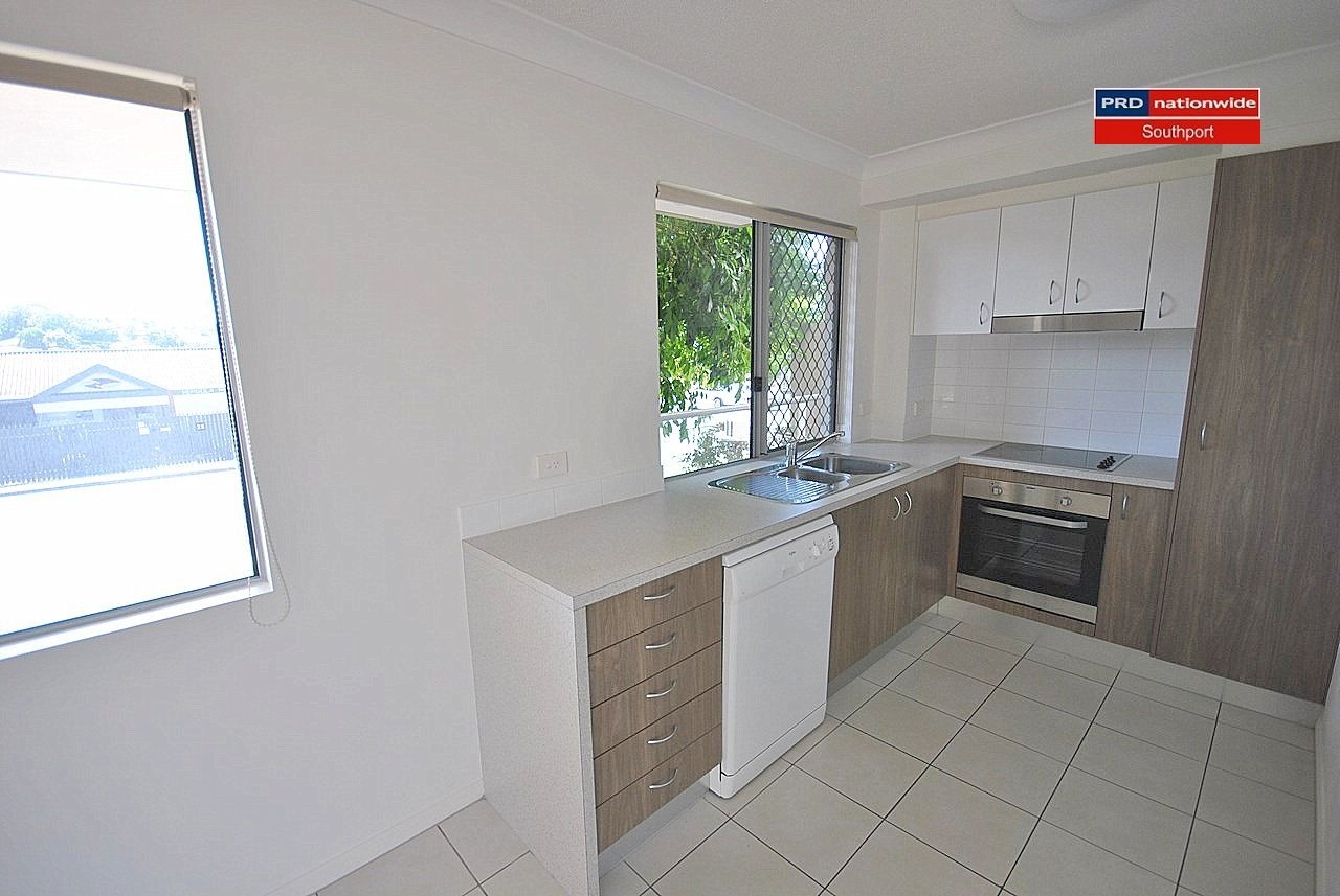 2/38-40 Johnston Street SOUTHPORT 3