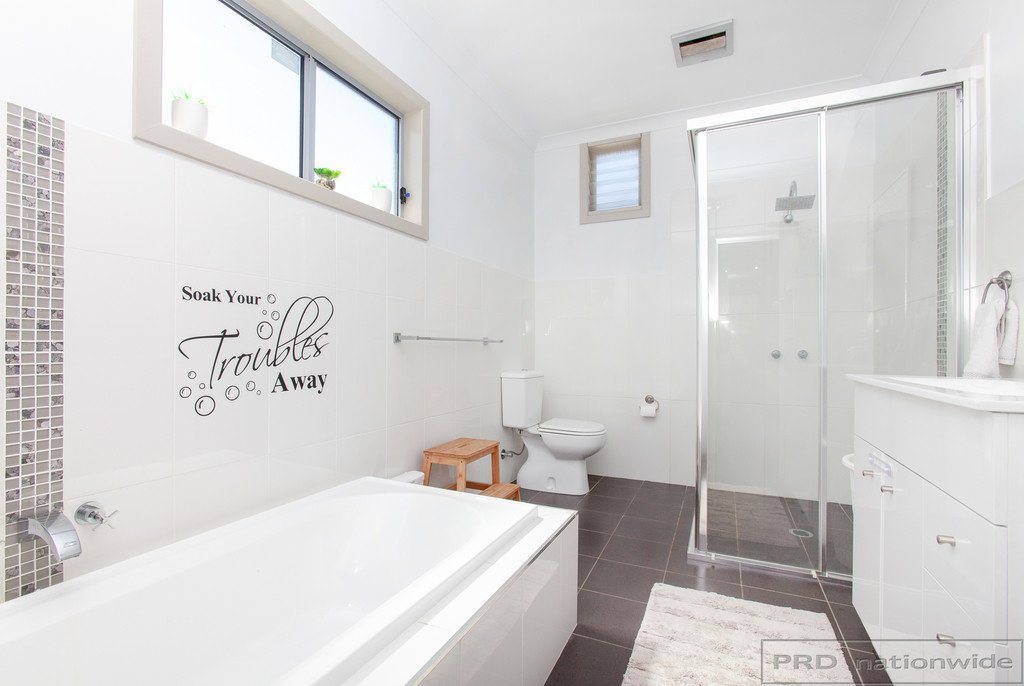 238 New England Highway RUTHERFORD 8
