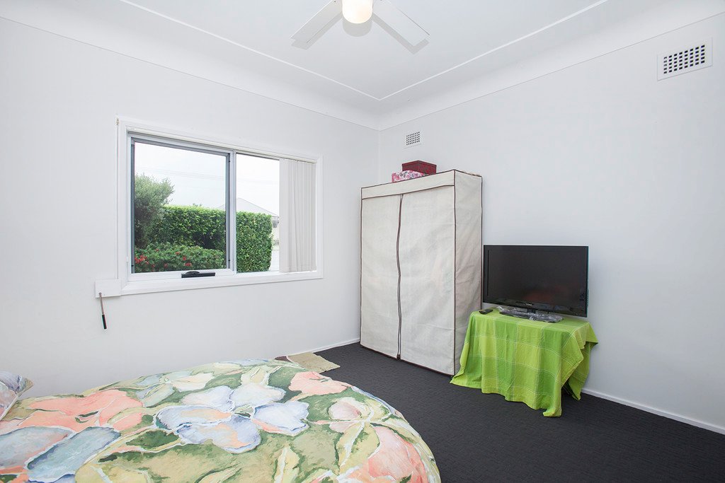238 New England Highway RUTHERFORD 8