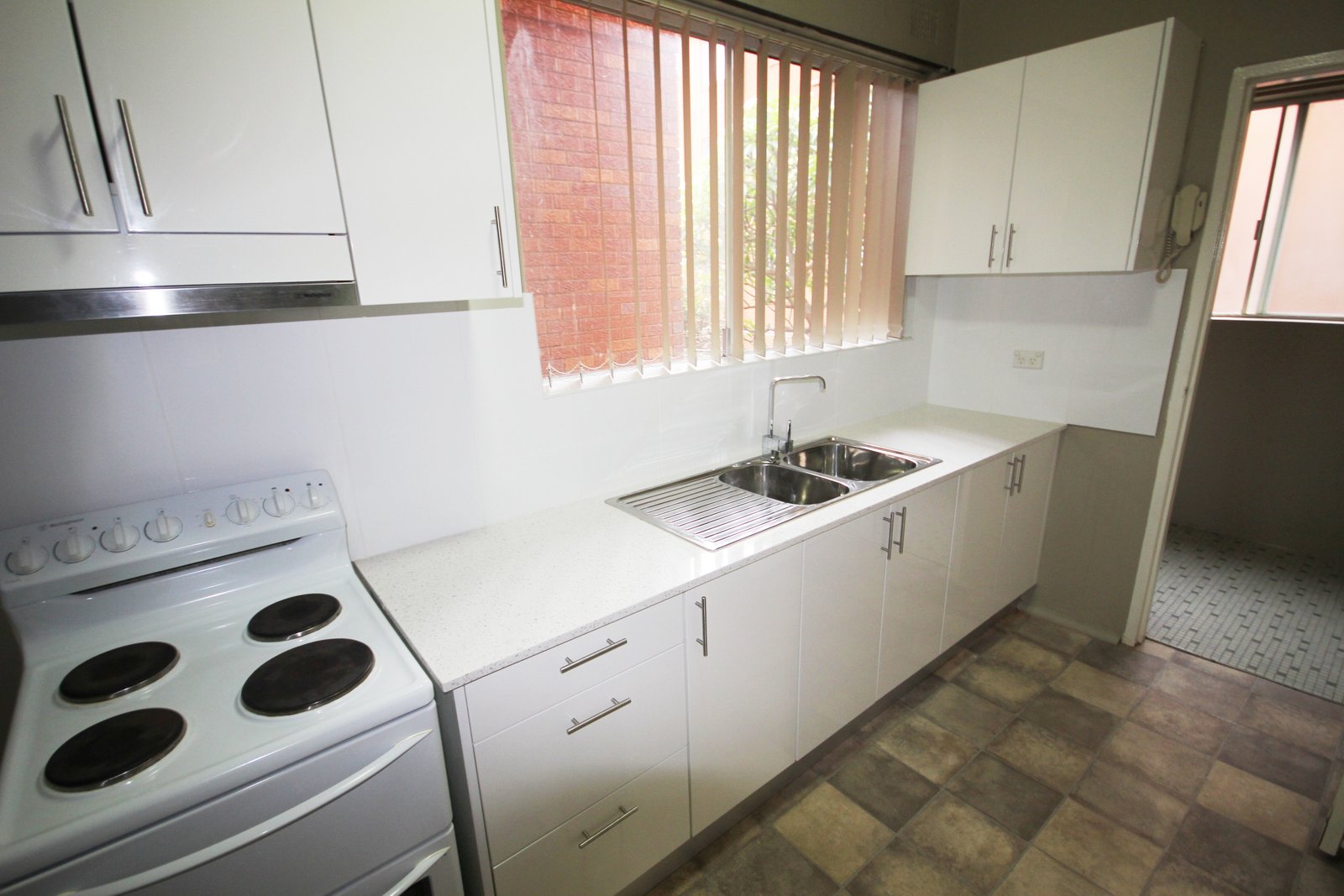 2/38 President Avenue KOGARAH 2