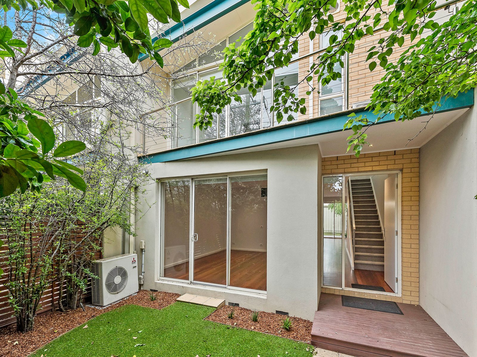 Gallery: 239 Balcombe Road