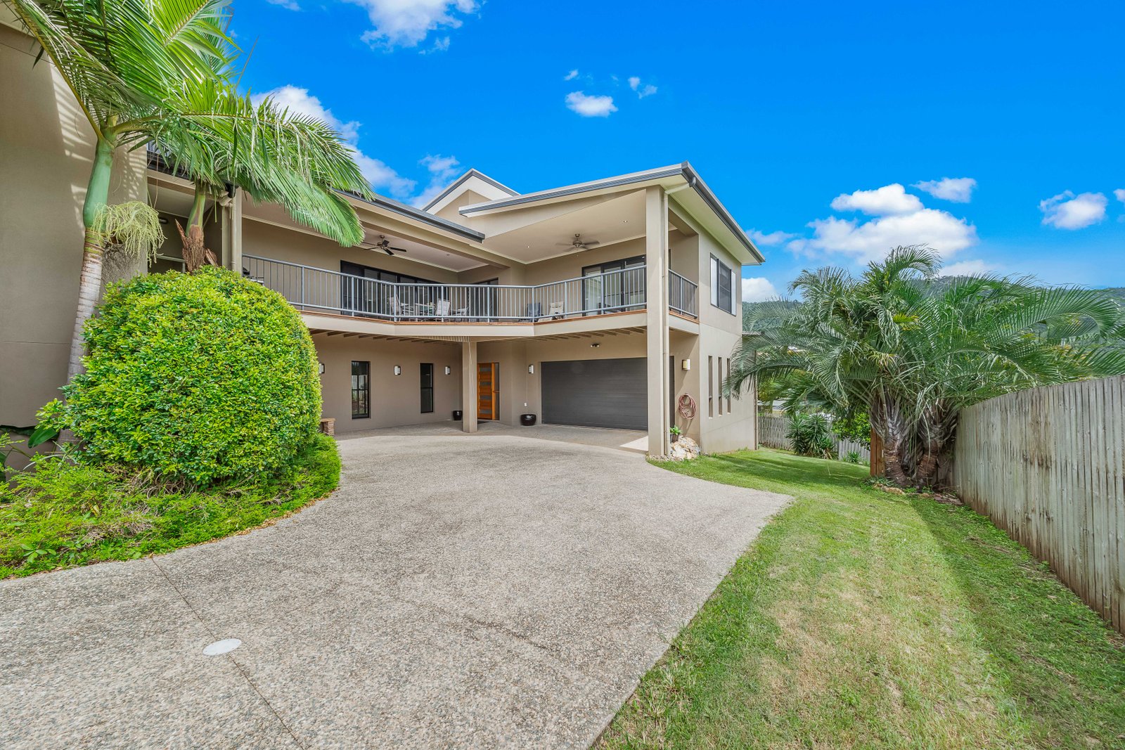 2/39 Beth Court CANNONVALE 1