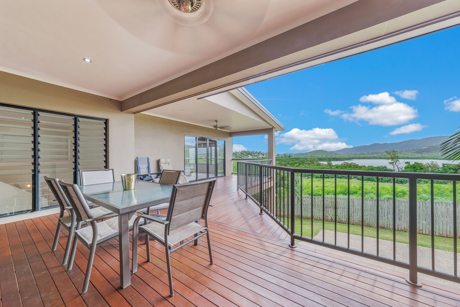 2/39 Beth Court CANNONVALE 2