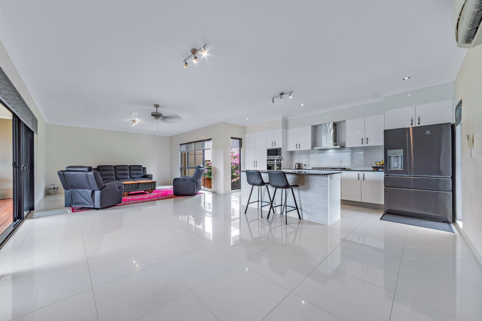 2/39 Beth Court CANNONVALE 5