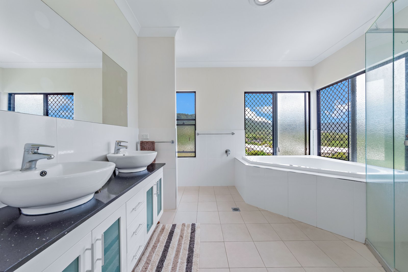 2/39 Beth Court CANNONVALE 9