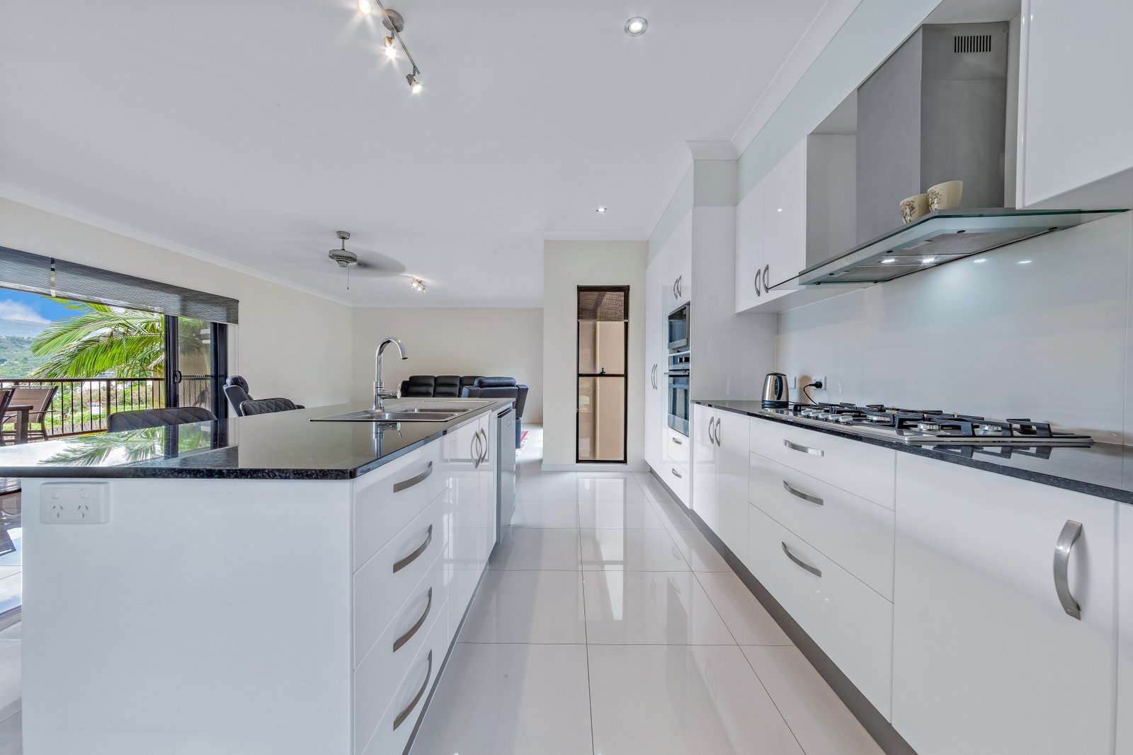 2/39 Beth Court CANNONVALE 12