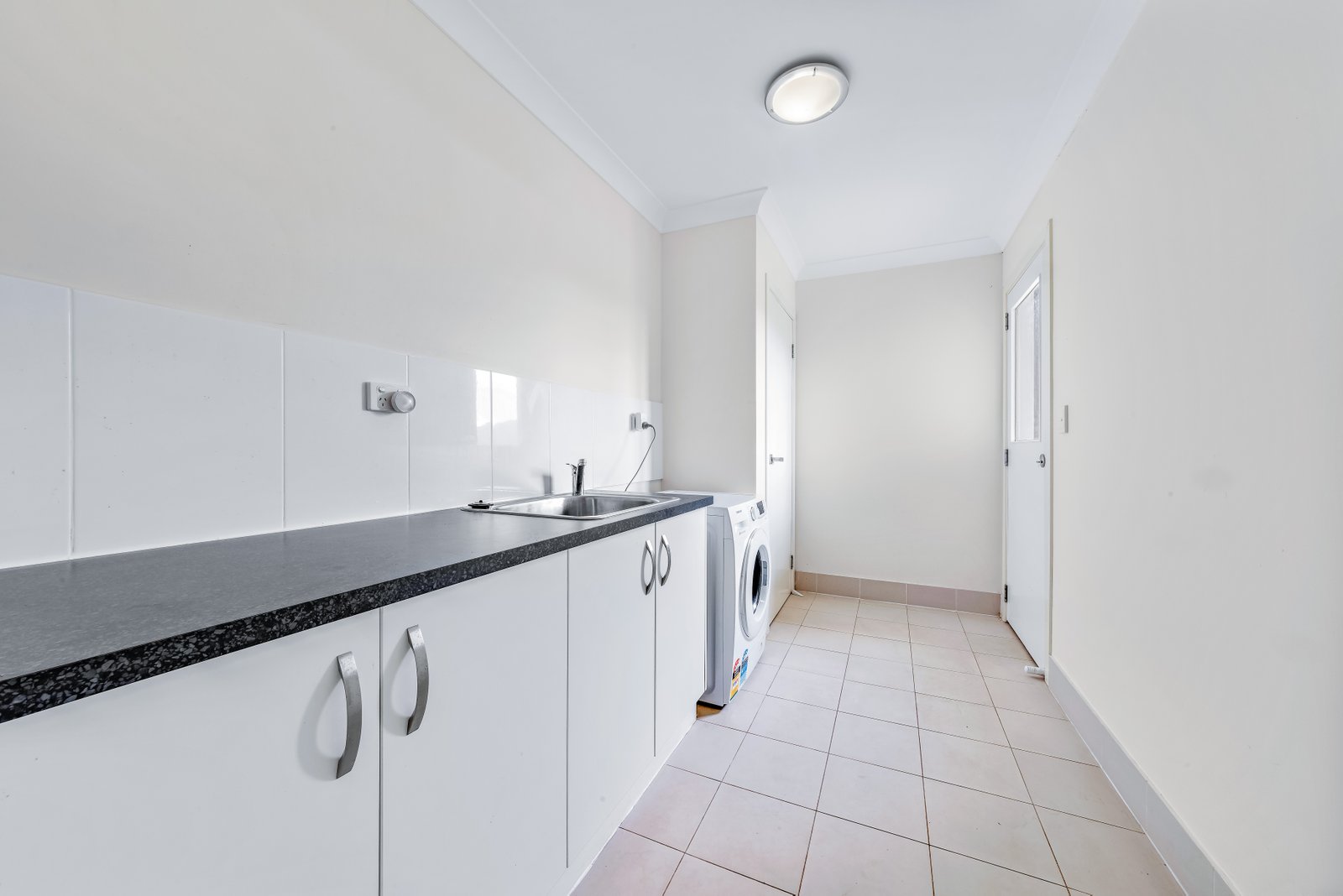 2/39 Beth Court CANNONVALE 16