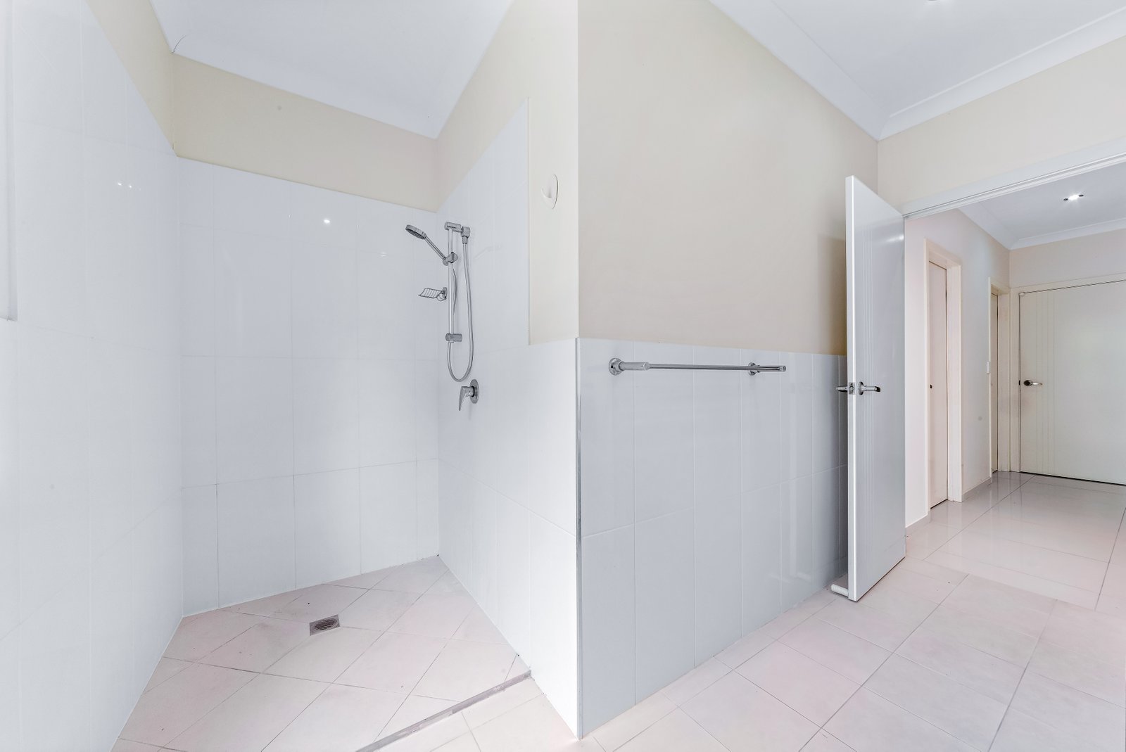 2/39 Beth Court CANNONVALE 18