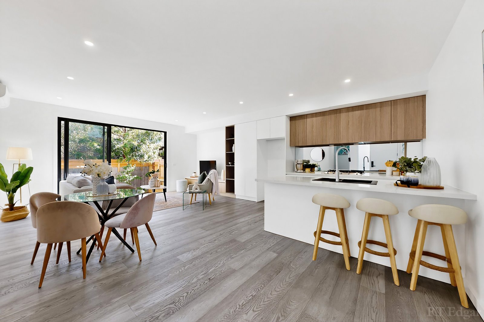 Real Estate and Property in 2/39 Gillard Street, Burwood, VIC