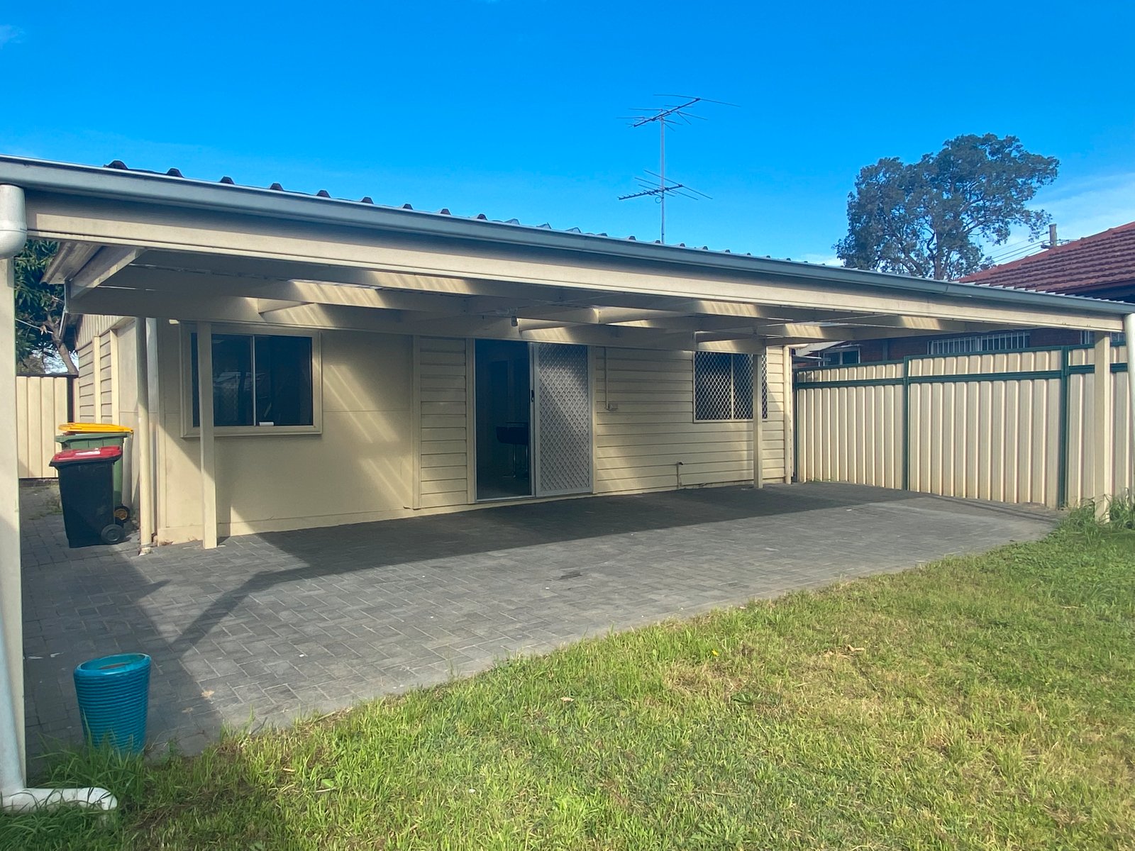 239 Henry Lawson Drive GEORGES HALL 1