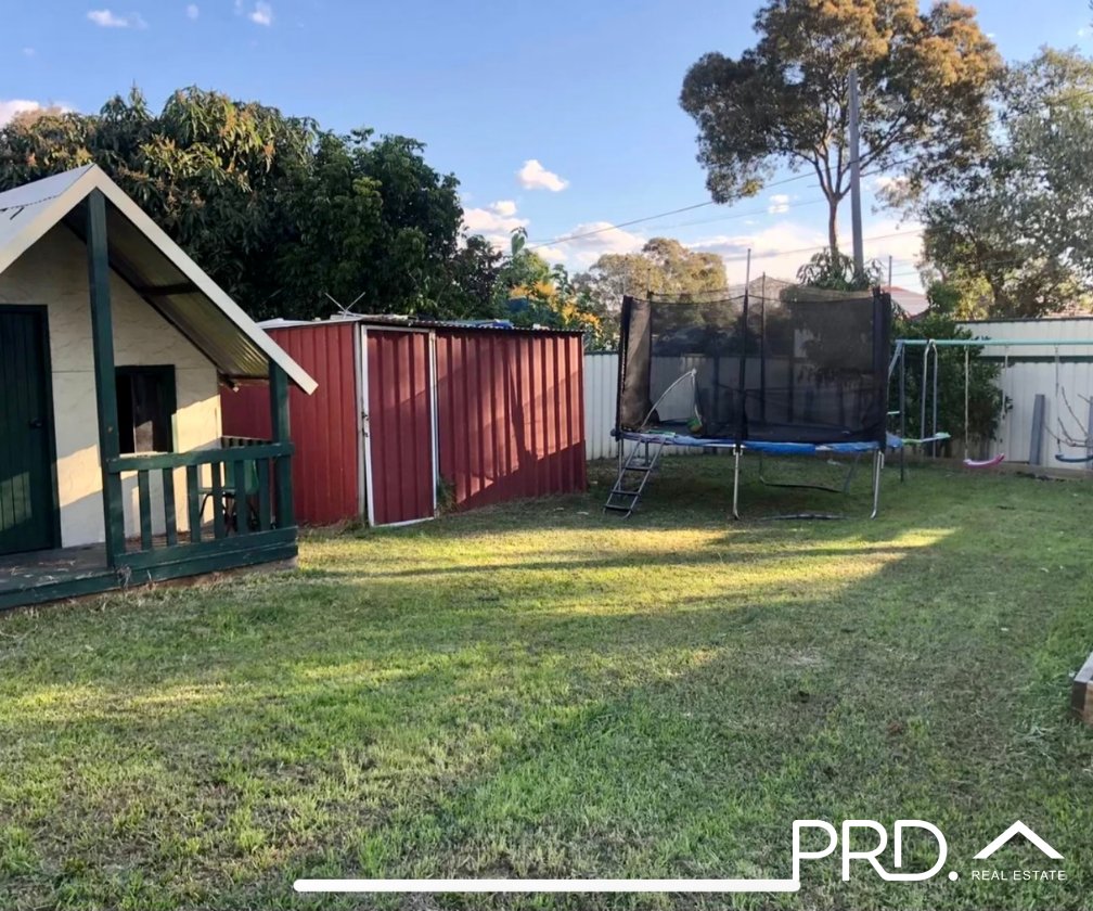 239 Henry Lawson Drive GEORGES HALL 8