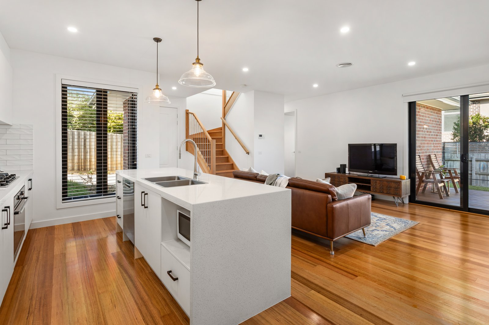 Gallery: 2/39 Jindabyne Avenue