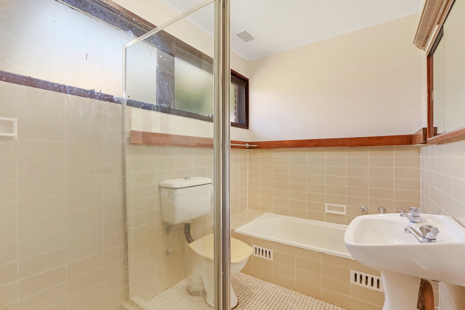 23a Wybalena Avenue KOONAWARRA 10