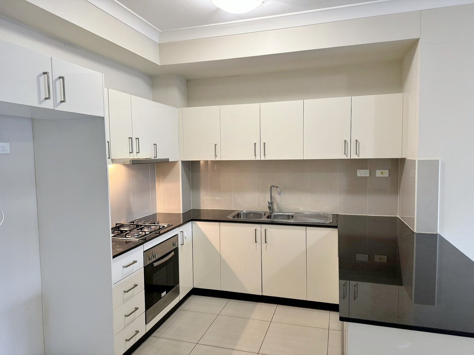 2/4-6 Freeman St  WARWICK FARM 2