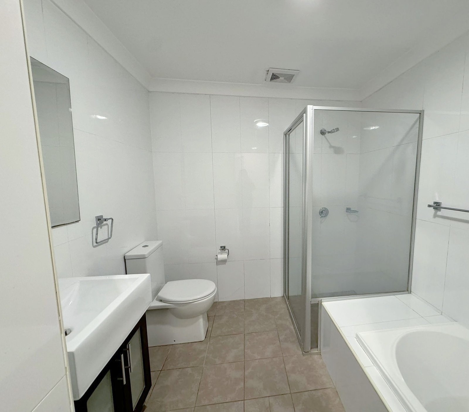 2/4-6 Freeman St  WARWICK FARM 4