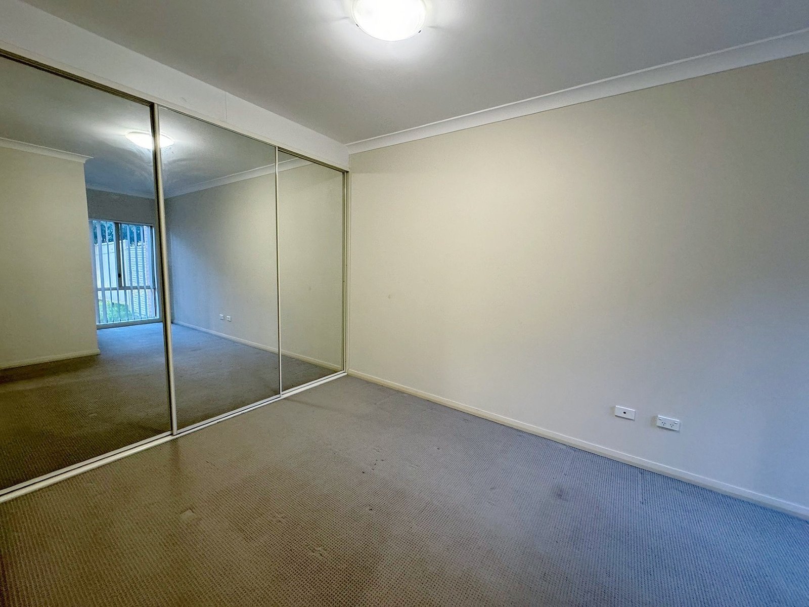 2/4-6 Freeman St  WARWICK FARM 5