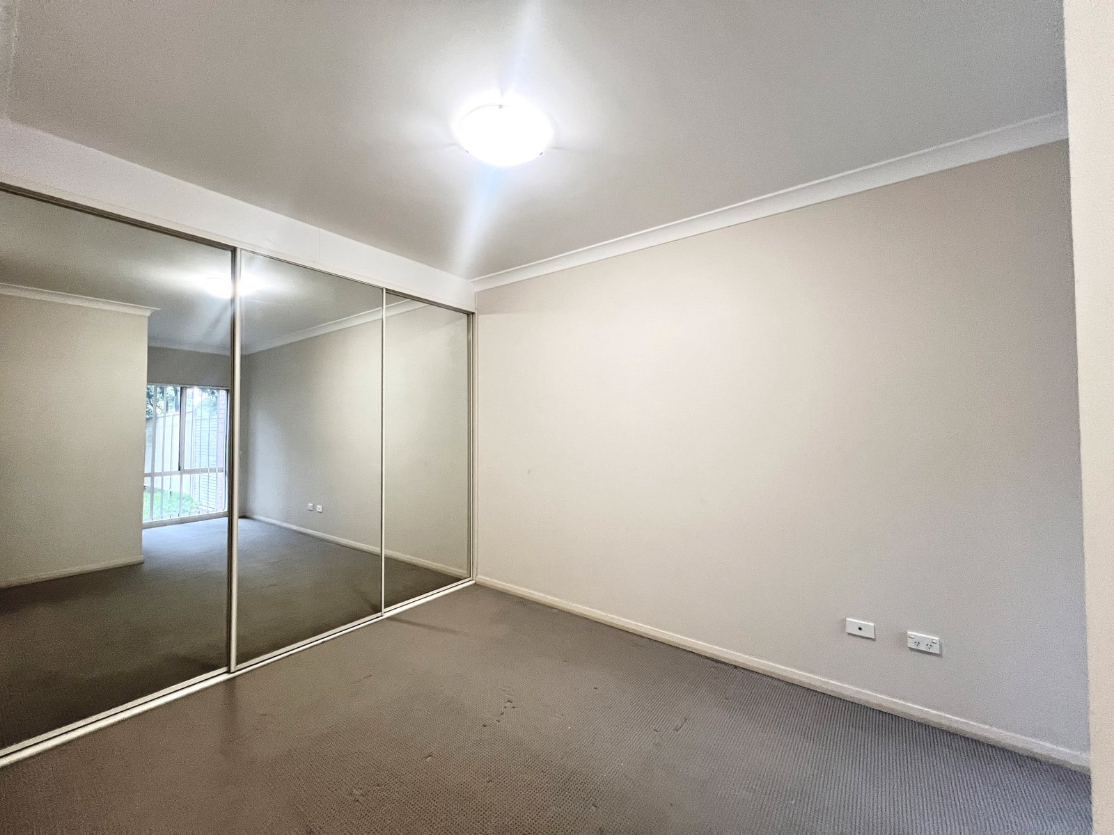 2/4-6 Freeman St  WARWICK FARM 5