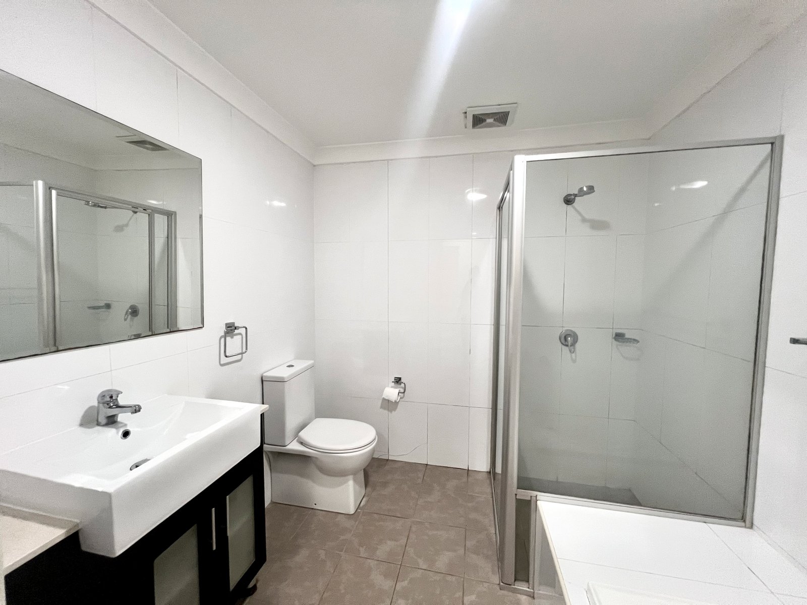 2/4-6 Freeman St  WARWICK FARM 6