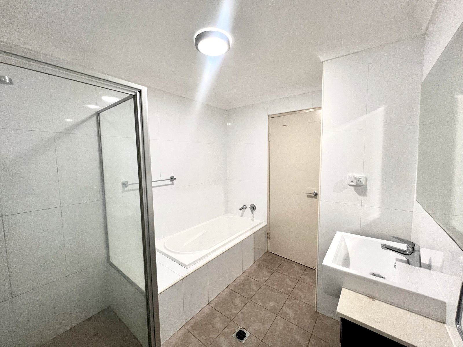 2/4-6 Freeman St  WARWICK FARM 7
