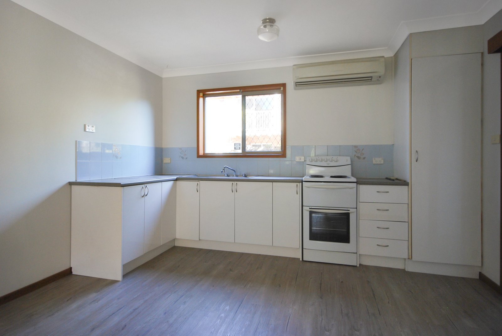 2/4-6 Honeysuckle Street TWEED HEADS WEST 2