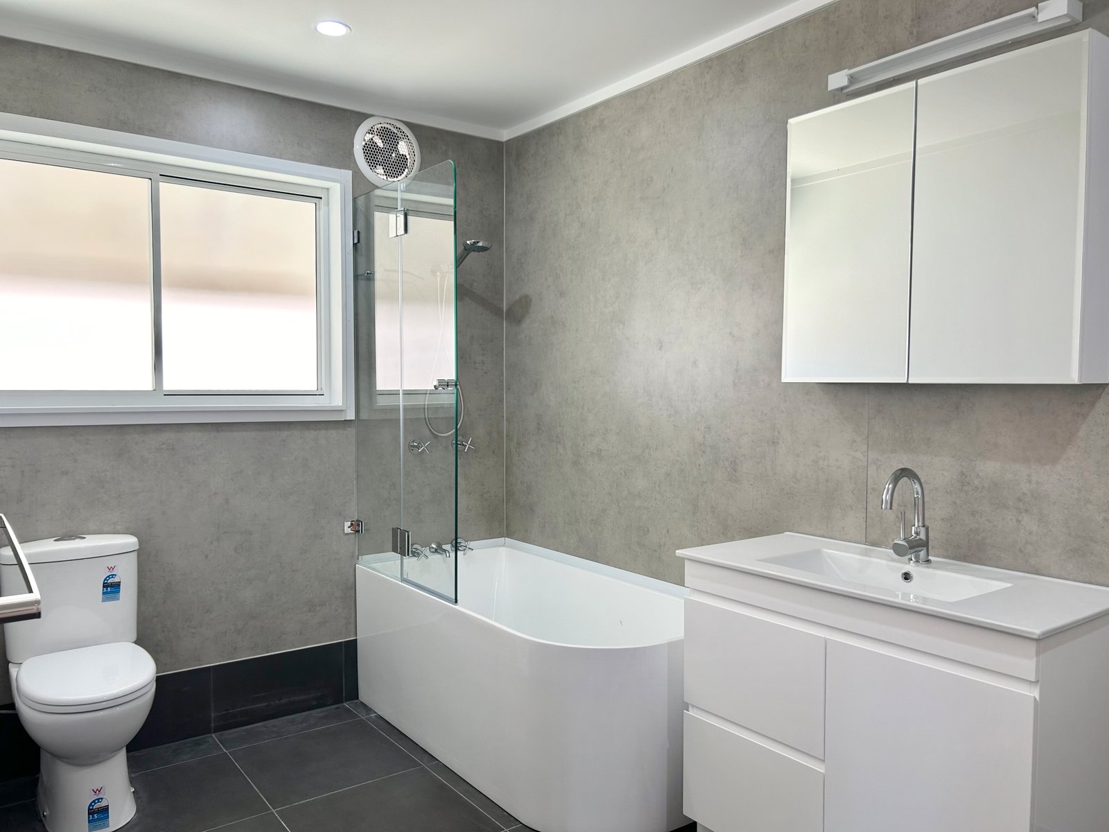 24 Alan Ave  Charmhaven 3