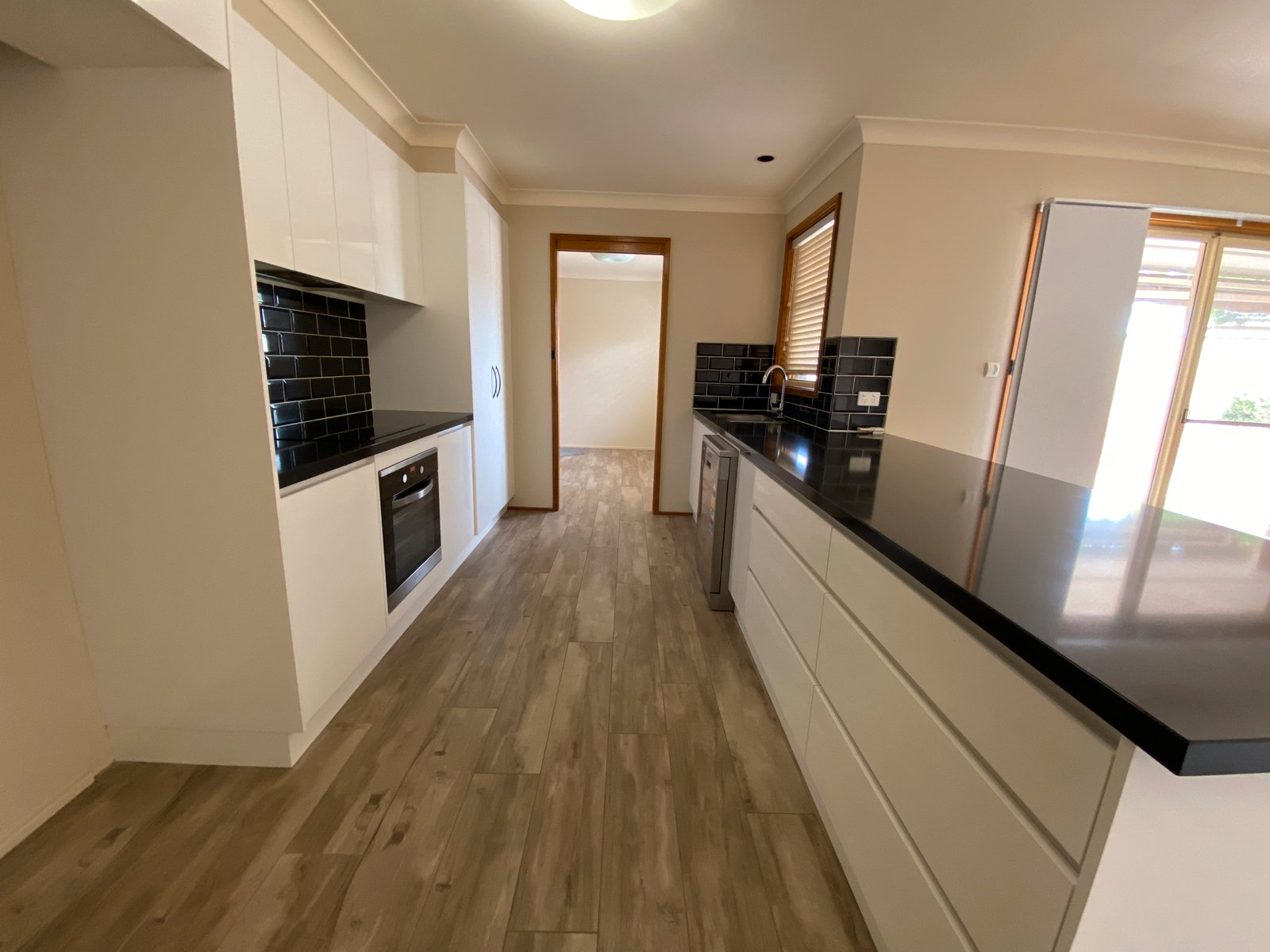 24 Amaroo Road HILLVUE 4