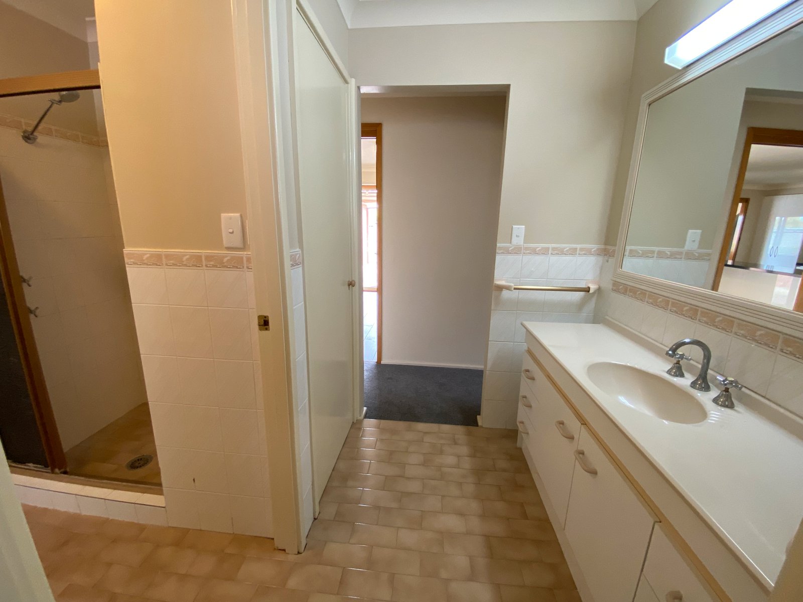 24 Amaroo Road HILLVUE 12