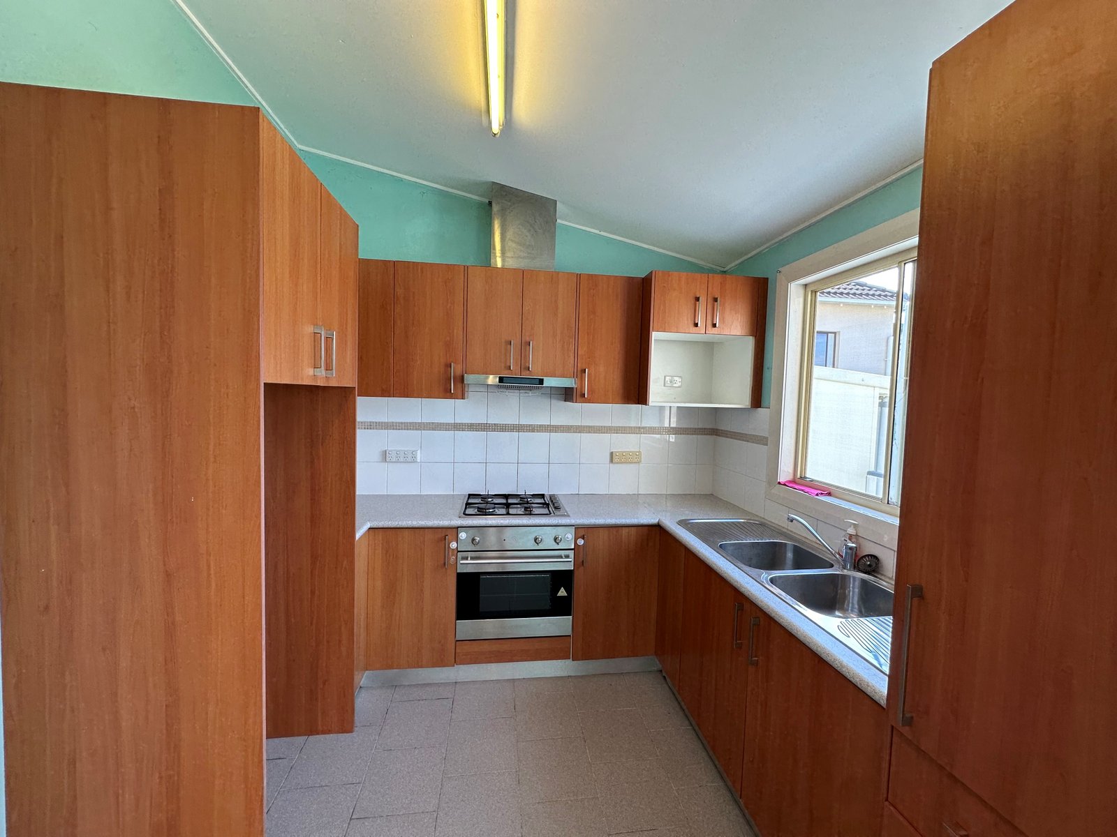 24 Balfour Street ALLAWAH 3