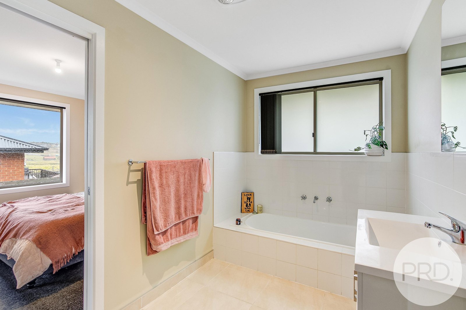 24 Barrob St  OLD BEACH 3