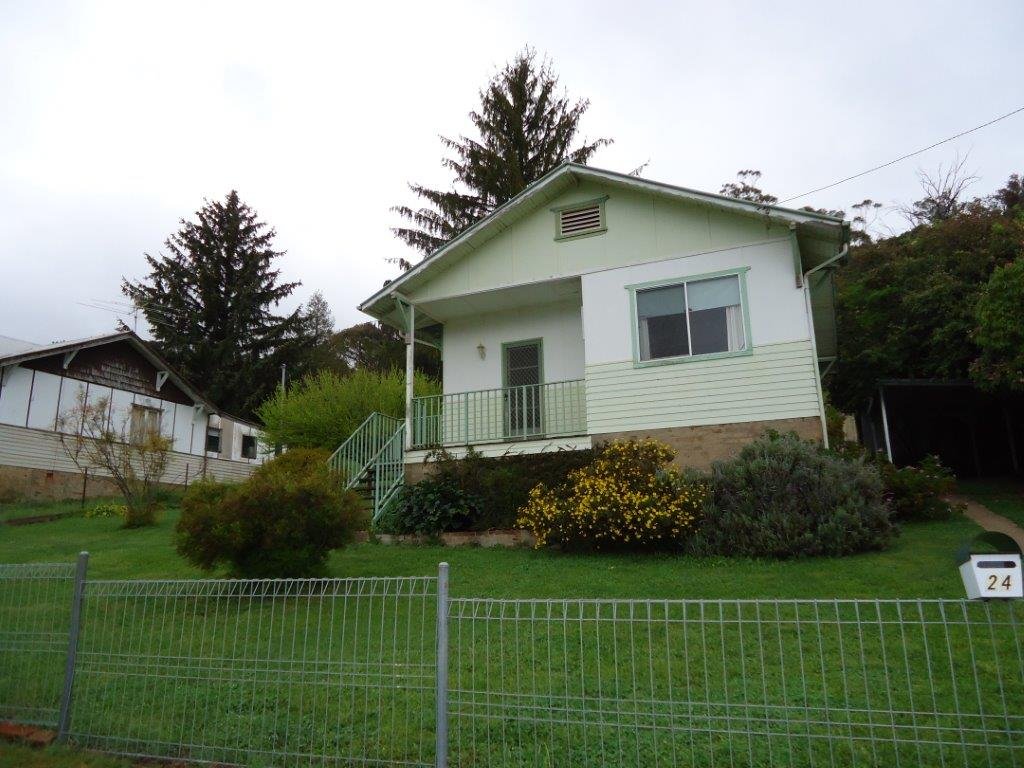 24 Bartlett Street BATLOW 1