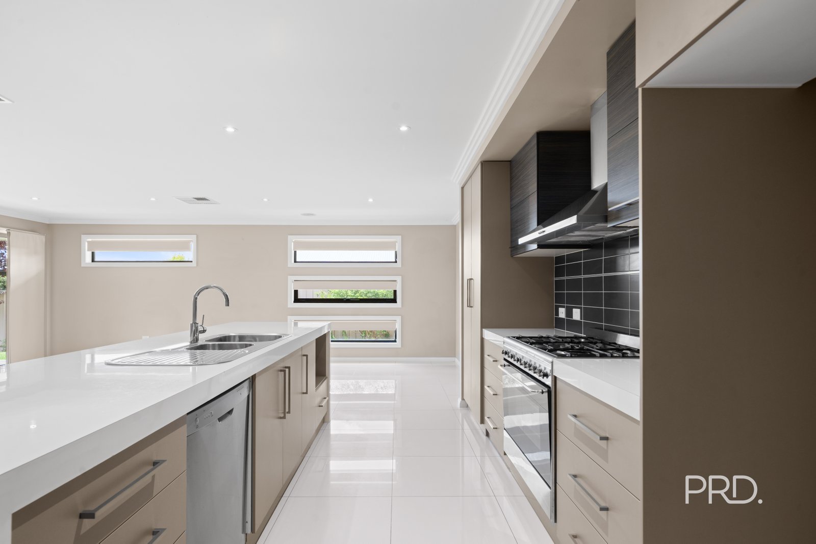 24 Barton Avenue LLOYD 3