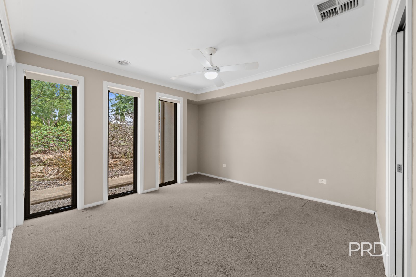 24 Barton Avenue LLOYD 4