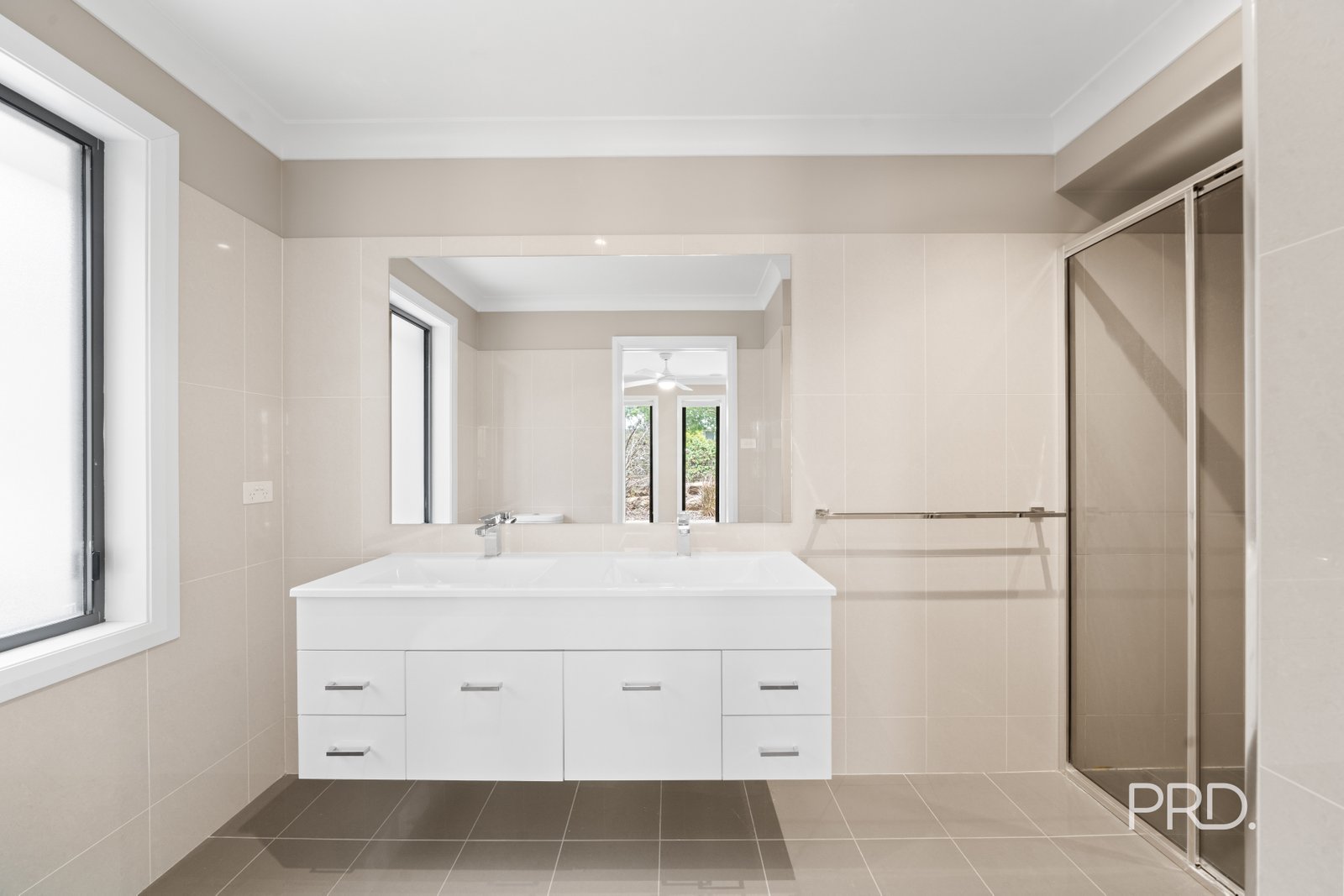 24 Barton Avenue LLOYD 5