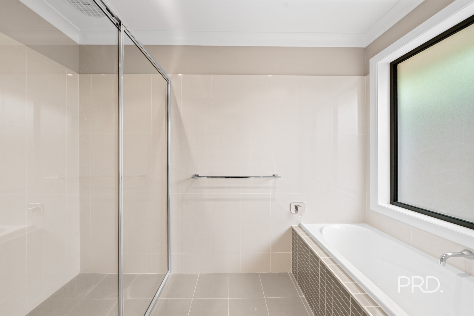 24 Barton Avenue LLOYD 7