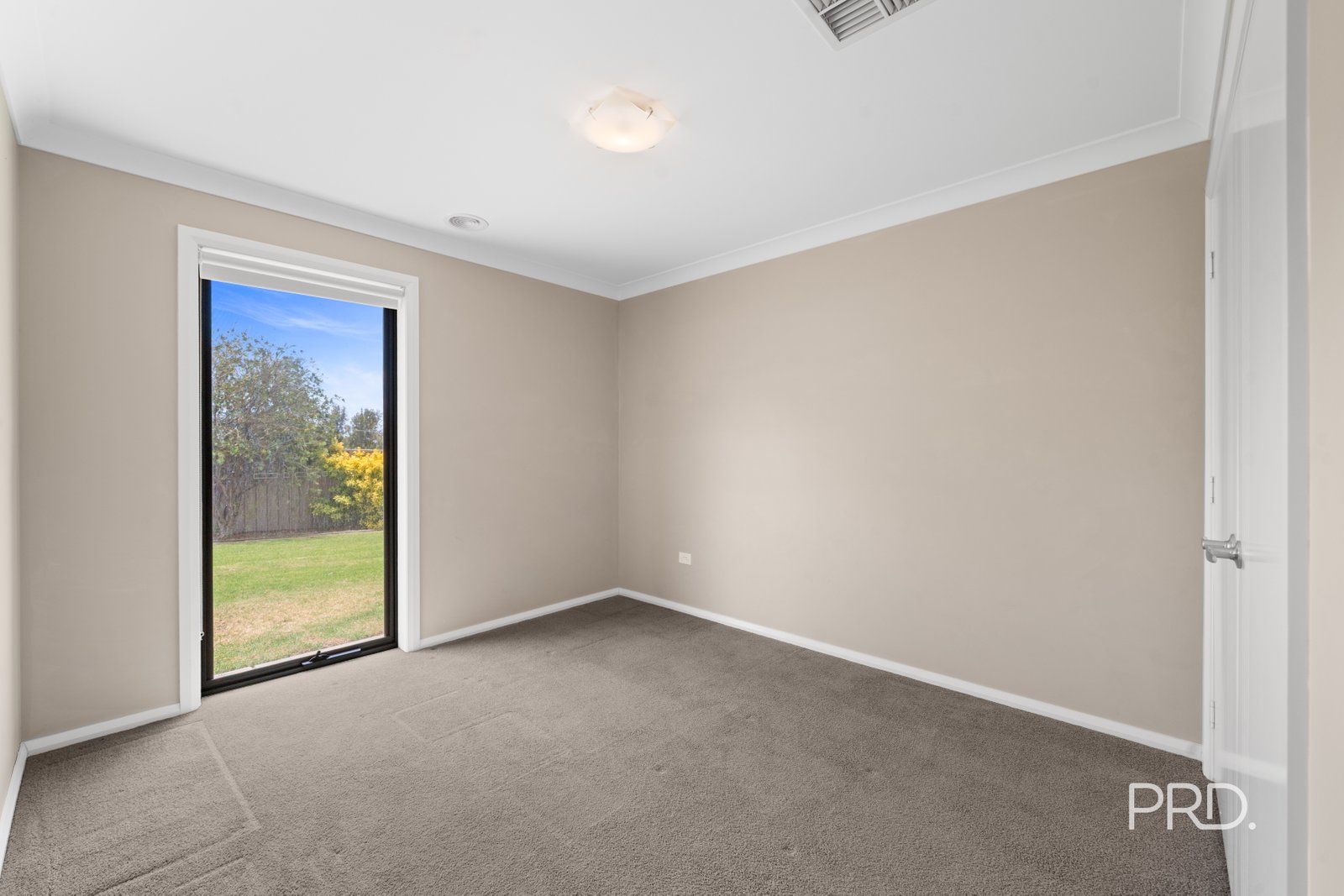 24 Barton Avenue LLOYD 10