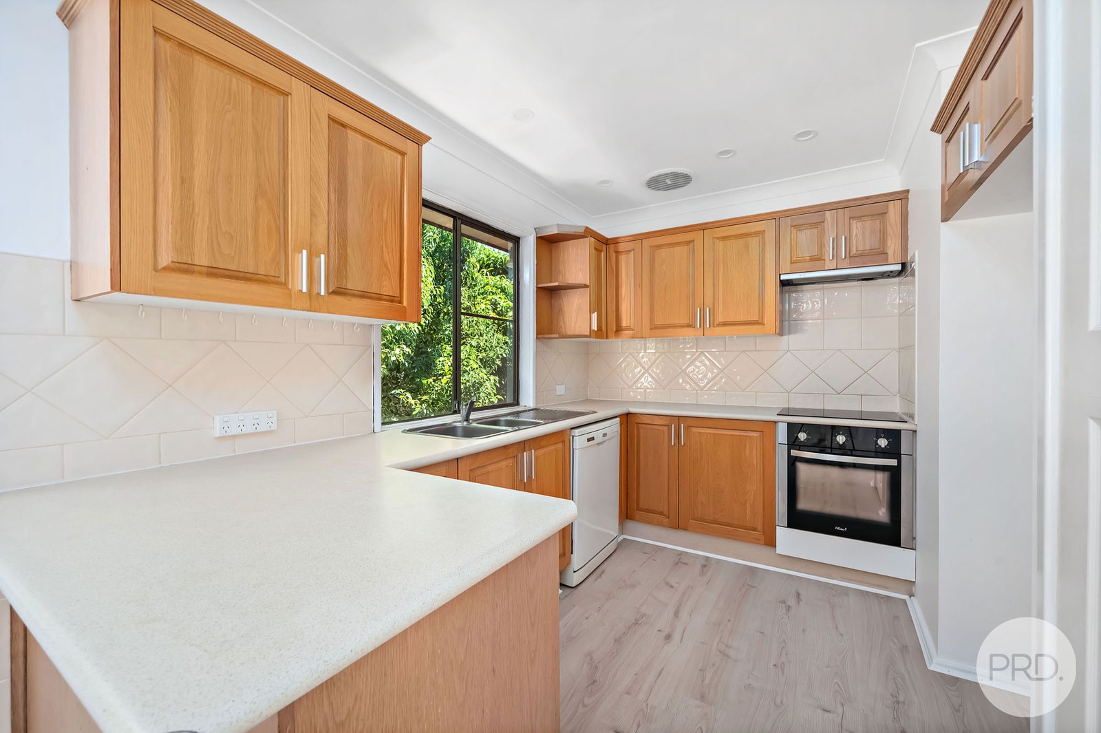 24 Beach Road LEMON TREE PASSAGE 8