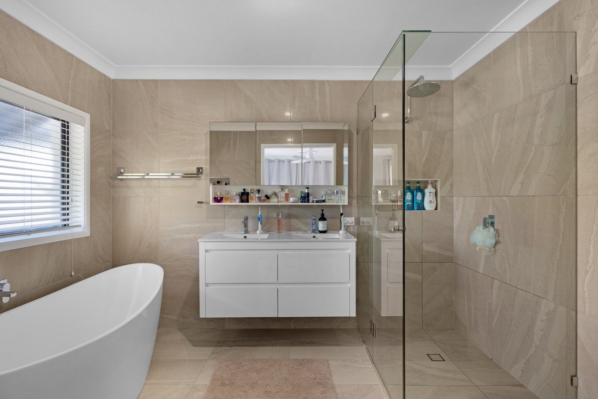 24 Beaconsfield Drive Burleigh Waters 8