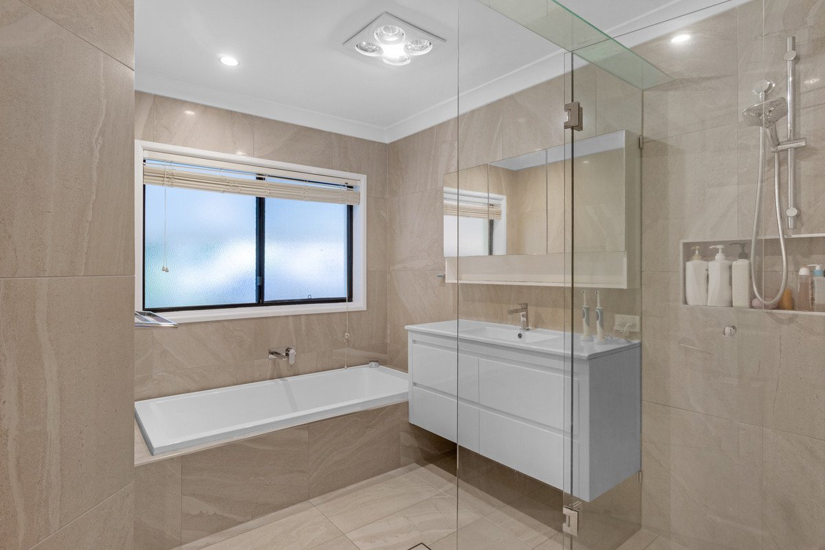 24 Beaconsfield Drive Burleigh Waters 12