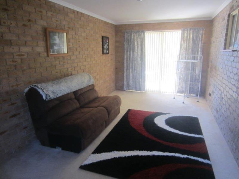 2/4 Belah Close TAMWORTH 5