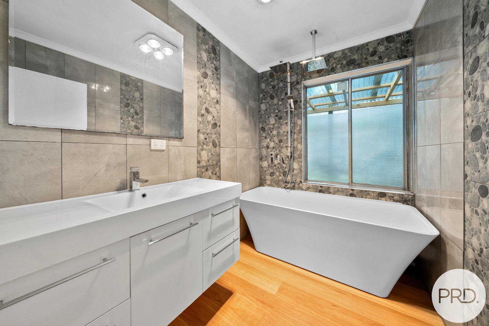 24 Bilinga Street MORNINGTON 4