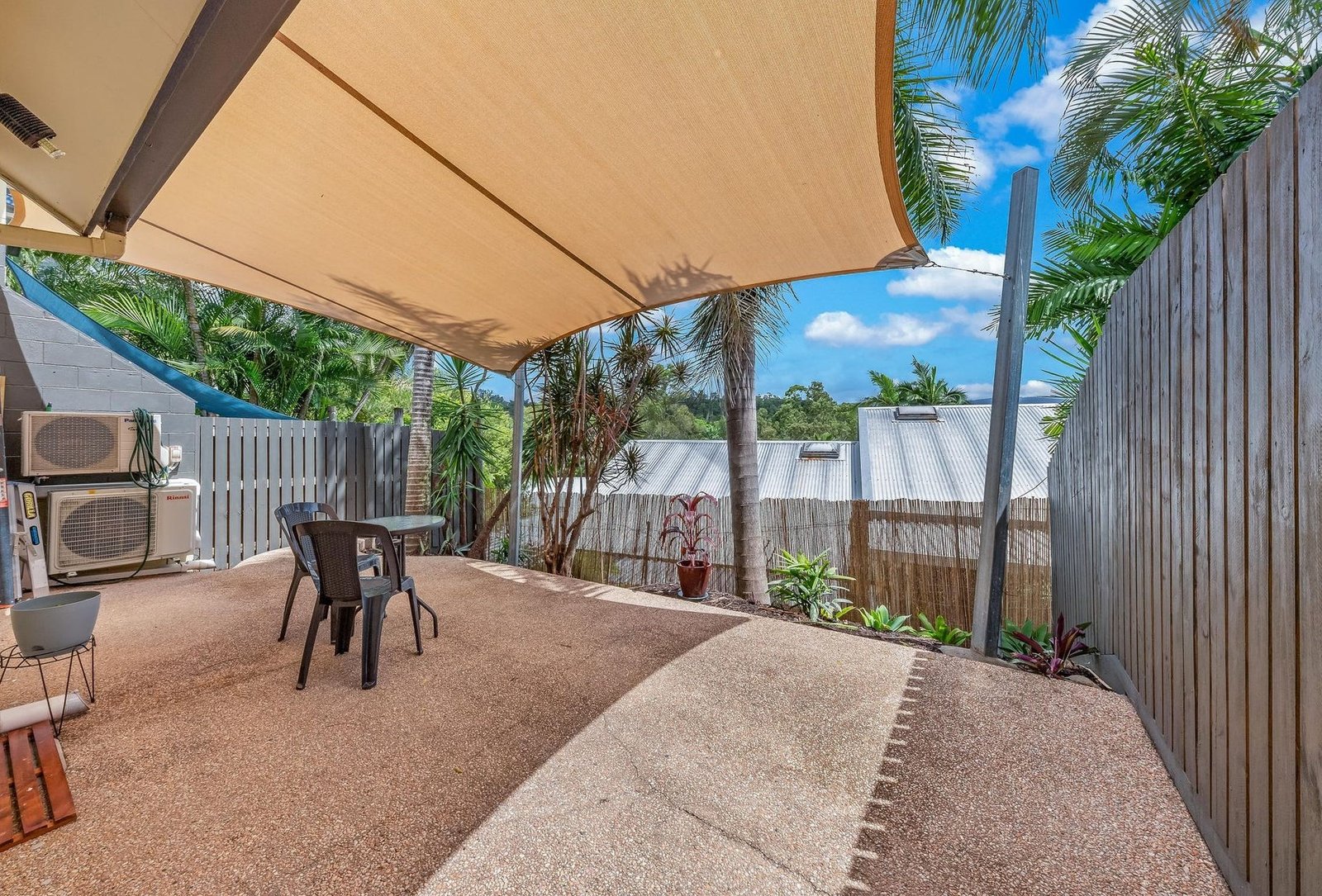 2/4 Border Drive CANNONVALE 9